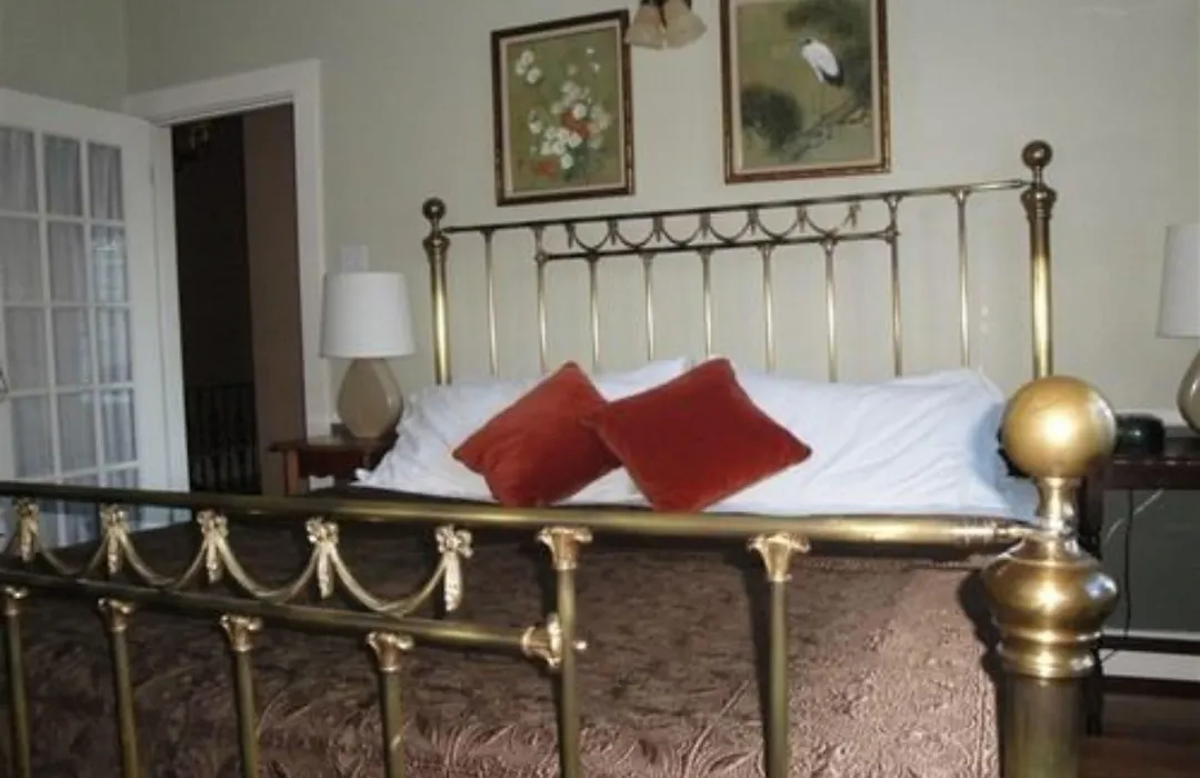 Cinnamon Bear Creekside Inn-1