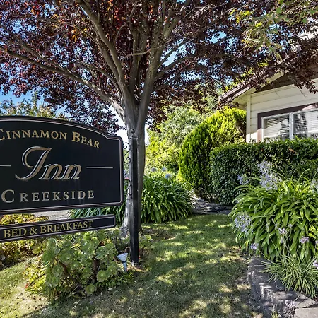 Cinnamon Bear Creekside Inn-3